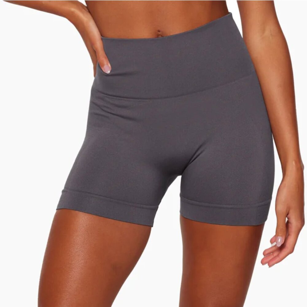 SET ACTIVE sculptflex® bike shorts in PEBBLE